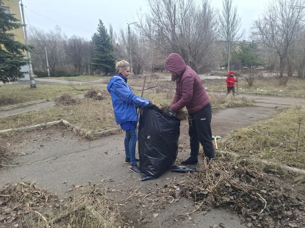 В Кировском районе состоялся общегородской субботник В Кировском районе состоялся общегородской субботник