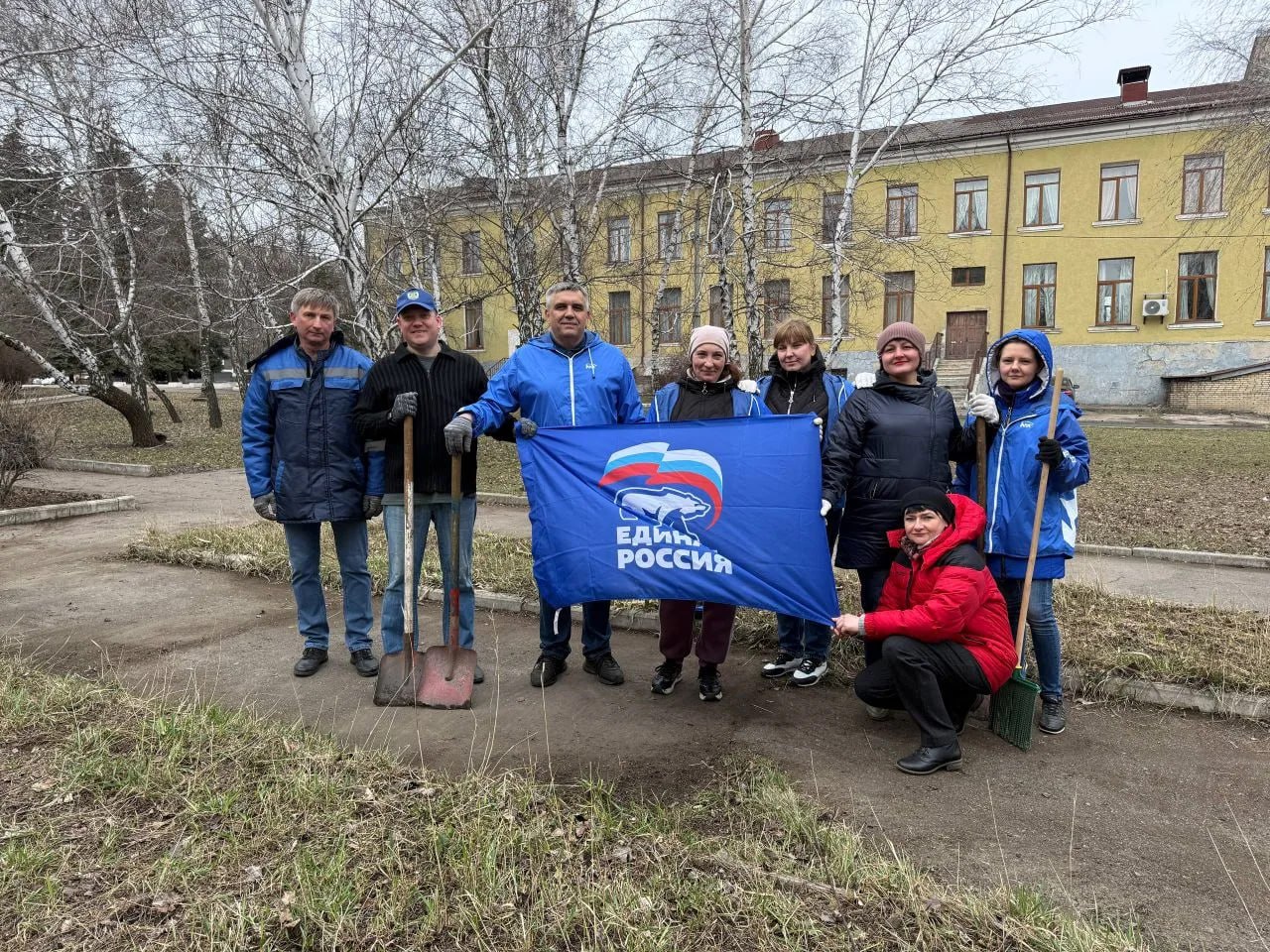 В Кировском районе состоялся общегородской субботник В Кировском районе состоялся общегородской субботник