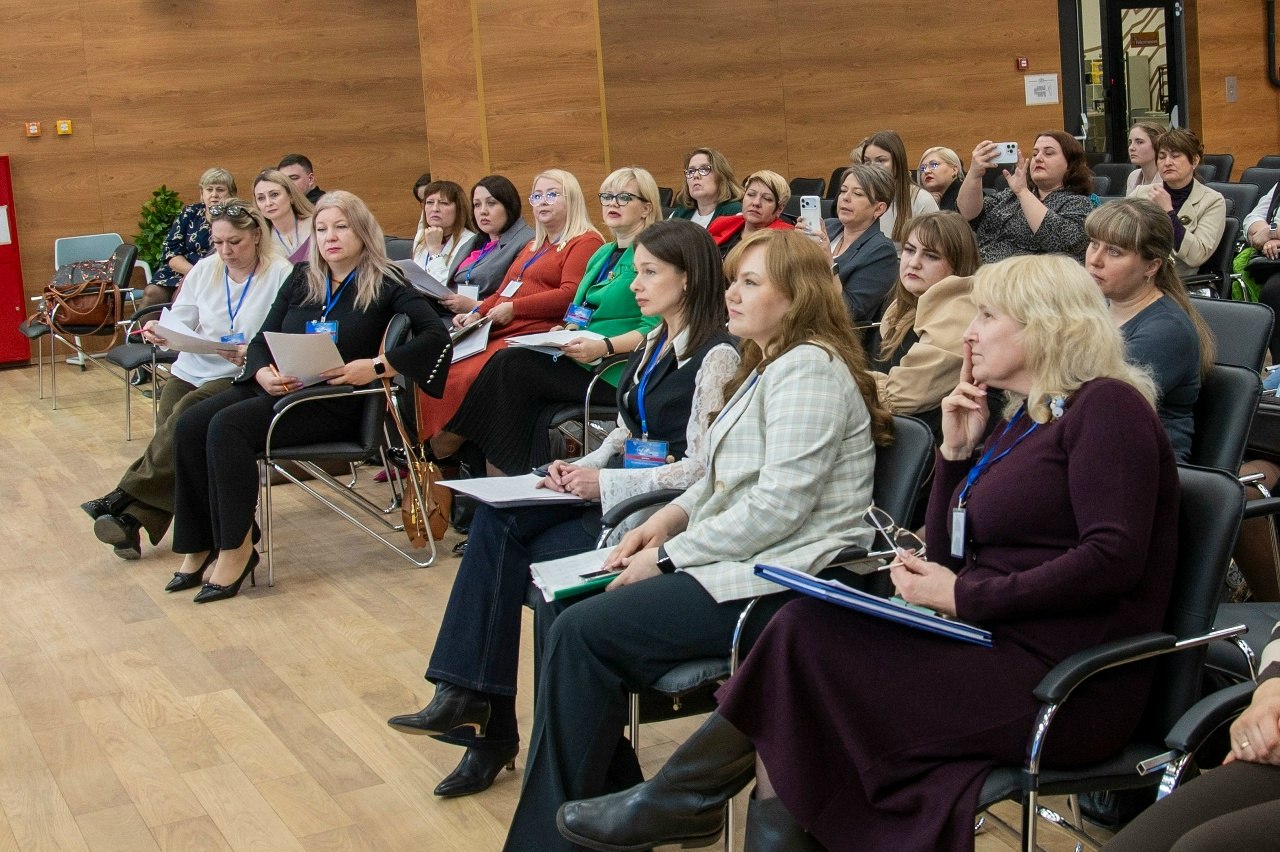 Звёздный час классных руководителей: подведены итоги конкурса «Педагог года ДНР – 2026» Звёздный час классных руководителей: подведены итоги конкурса «Педагог года ДНР – 2026»