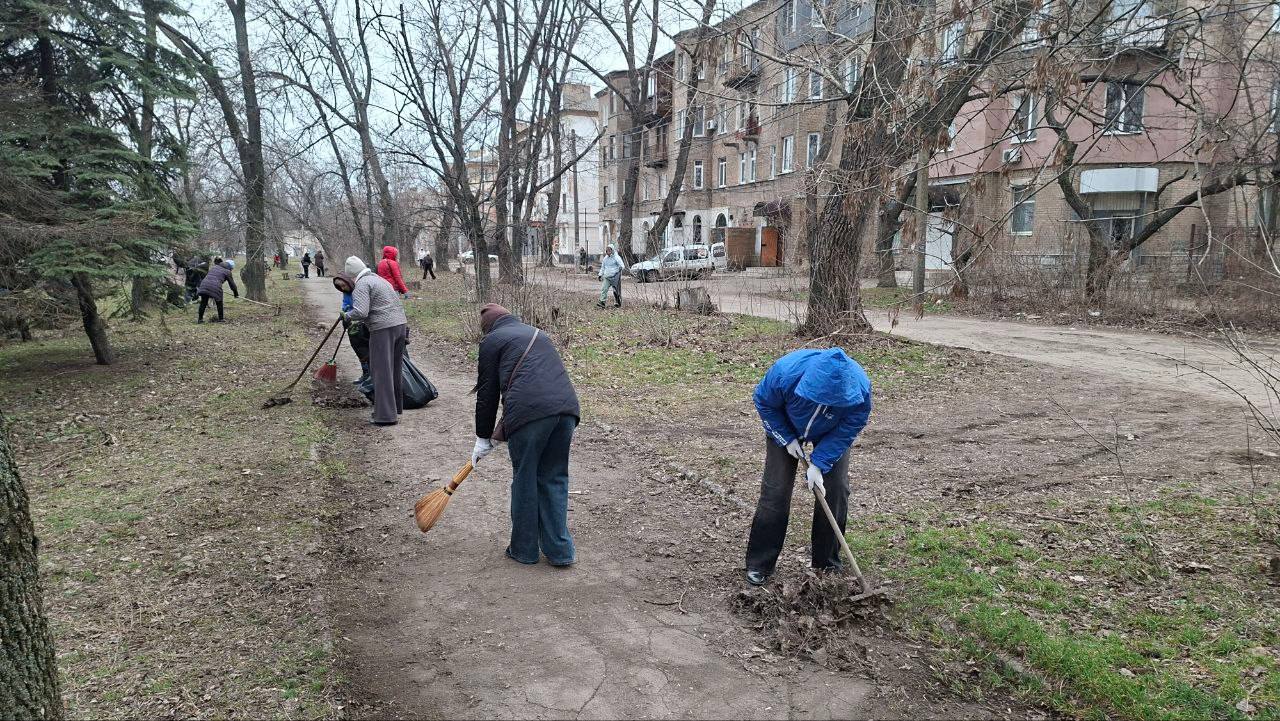 В Горняцком внутригородском районе прошел масштабный общегородской субботник в рамках акции «Зеленый Донбасс», в рамках партийного проекта Единой России «Городская среда», а также в рамках партийного проекта «Донбасс – наш... В Горняцком внутригородском районе прошел масштабный общегородской субботник в рамках акции «Зеленый Донбасс», в рамках партийного проекта Единой России «Городская среда», а также в рамках партийного проекта «Донбасс – наш...