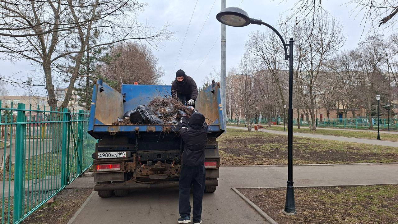 В Горняцком внутригородском районе прошел масштабный общегородской субботник в рамках акции «Зеленый Донбасс», в рамках партийного проекта Единой России «Городская среда», а также в рамках партийного проекта «Донбасс – наш... В Горняцком внутригородском районе прошел масштабный общегородской субботник в рамках акции «Зеленый Донбасс», в рамках партийного проекта Единой России «Городская среда», а также в рамках партийного проекта «Донбасс – наш...