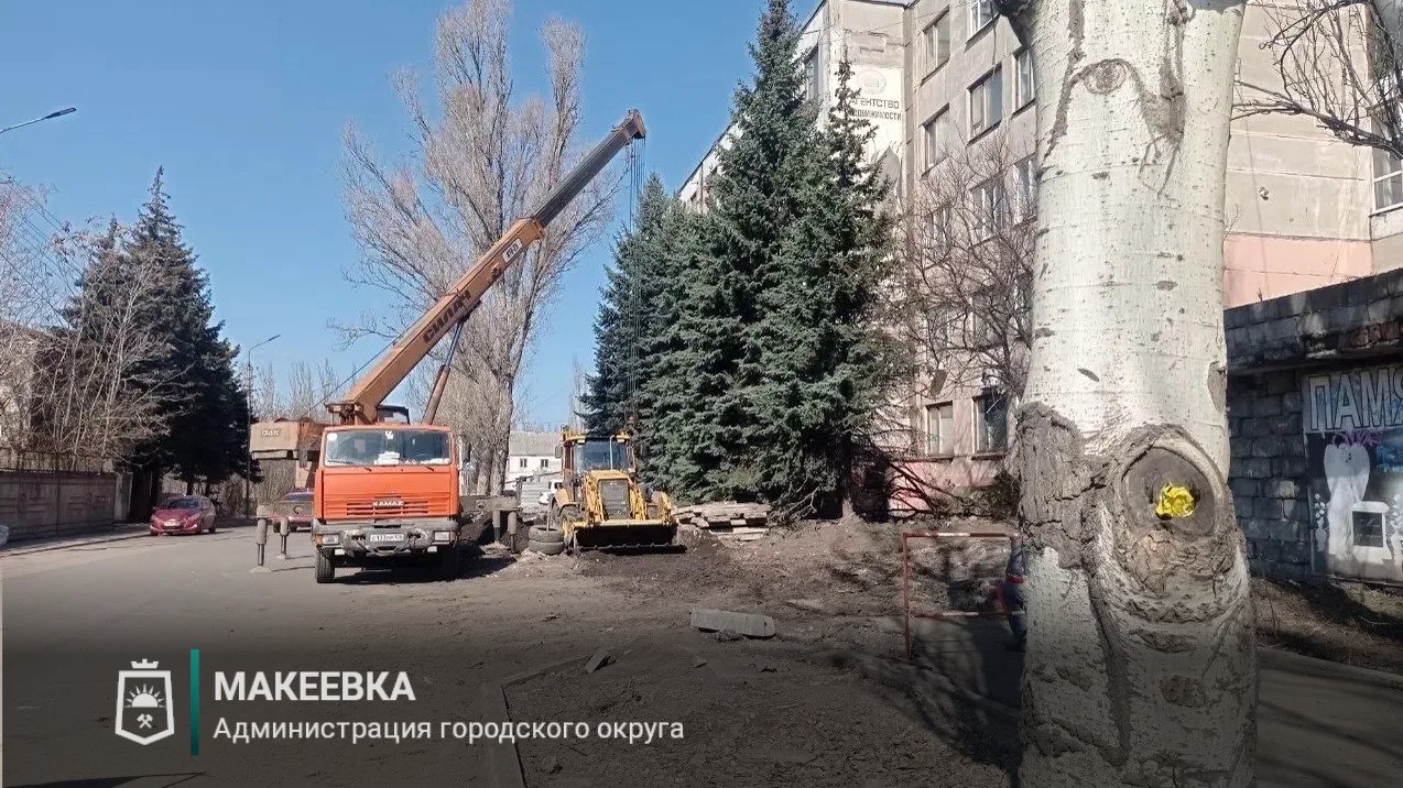 В Макеевке продолжают засыпать разрытия после проведения ремонтных работ на теплотрассе В Макеевке продолжают засыпать разрытия после проведения ремонтных работ на теплотрассе