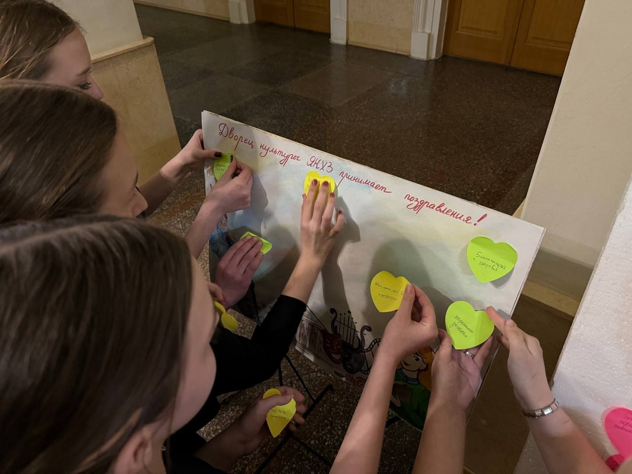 В Муниципальном бюджетном учреждении «Городской дворец культуры им. В. Г. Кирсановой», Дворец культуры «ЯКХЗ» в честь празднования Дня работника культуры, прошел поздравительный квилт «Гармония творчества» В Муниципальном бюджетном учреждении «Городской дворец культуры им. В. Г. Кирсановой», Дворец культуры «ЯКХЗ» в честь празднования Дня работника культуры, прошел поздравительный квилт «Гармония творчества»