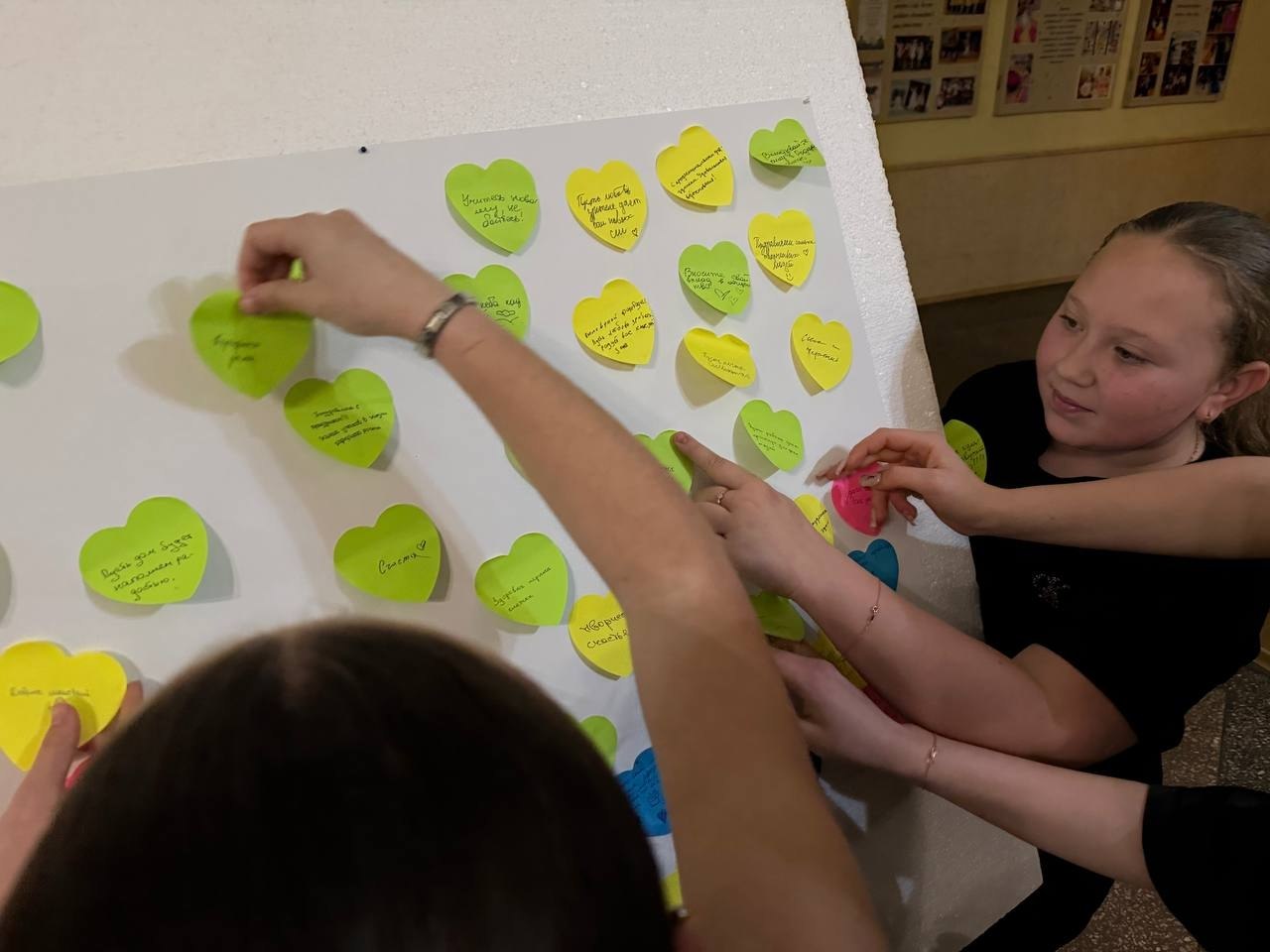 В Муниципальном бюджетном учреждении «Городской дворец культуры им. В. Г. Кирсановой», Дворец культуры «ЯКХЗ» в честь празднования Дня работника культуры, прошел поздравительный квилт «Гармония творчества» В Муниципальном бюджетном учреждении «Городской дворец культуры им. В. Г. Кирсановой», Дворец культуры «ЯКХЗ» в честь празднования Дня работника культуры, прошел поздравительный квилт «Гармония творчества»