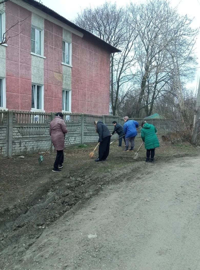 Сегодня, 26 марта в Червоногвардейском районе прошла активная работа по благоустройству прилегающих территорий, в которой приняли участие коллективы местных предприятий, учреждений и организаций в рамках партийного проекта... Сегодня, 26 марта в Червоногвардейском районе прошла активная работа по благоустройству прилегающих территорий, в которой приняли участие коллективы местных предприятий, учреждений и организаций в рамках партийного проекта...