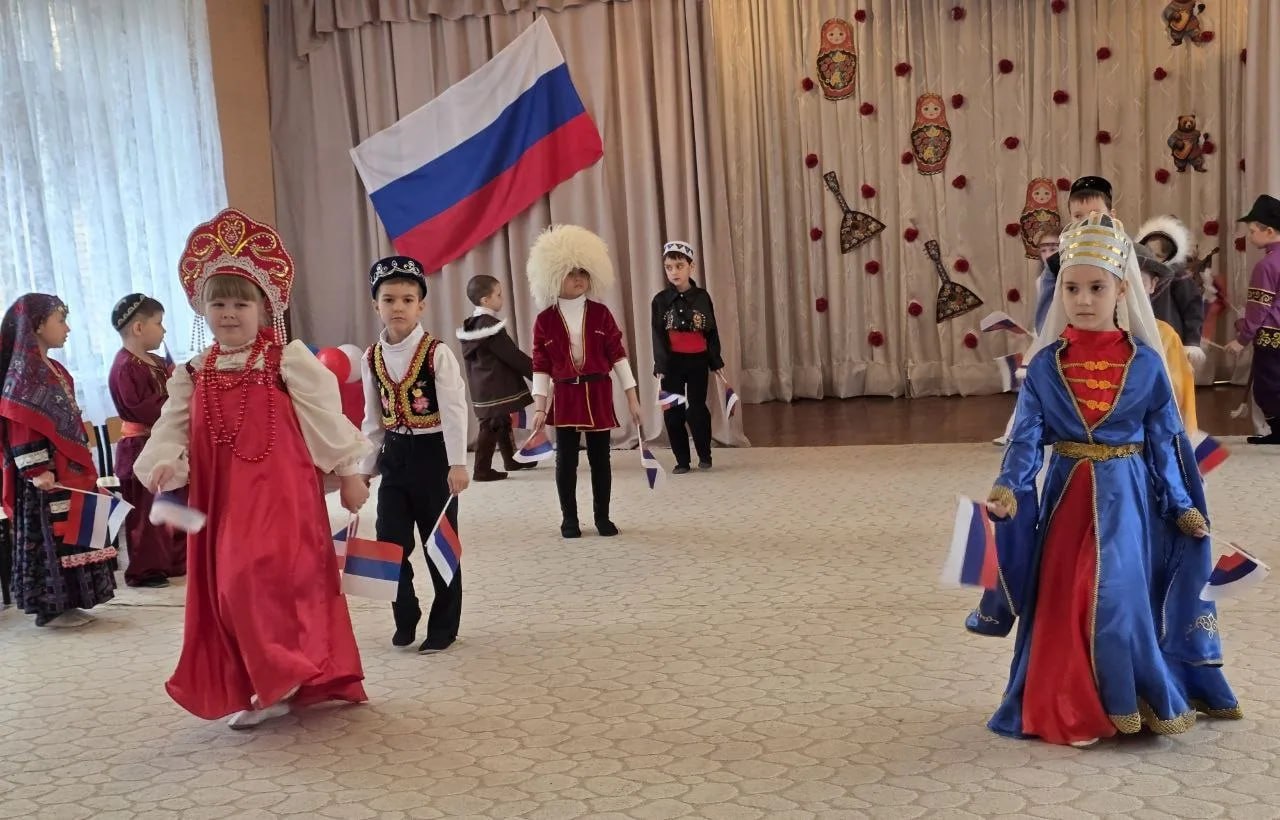 В честь Года единства народов России в ГБДОУ "ДЕТСКИЙ САД 7 Г.О. МАКЕЕВКА" ДНР состоялся значимый конкурс чтецов «Сила России — в единстве!» В честь Года единства народов России в ГБДОУ "ДЕТСКИЙ САД 7 Г.О. МАКЕЕВКА" ДНР состоялся значимый конкурс чтецов «Сила России — в единстве!»