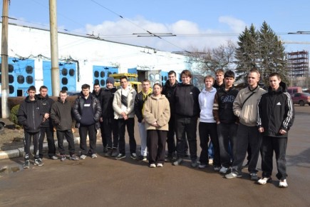 Макеевский городской центр занятости организовал профессиографический тур на предприятие «Макэлектротранс» для 20 выпускников Макеевского многопрофильного техникума