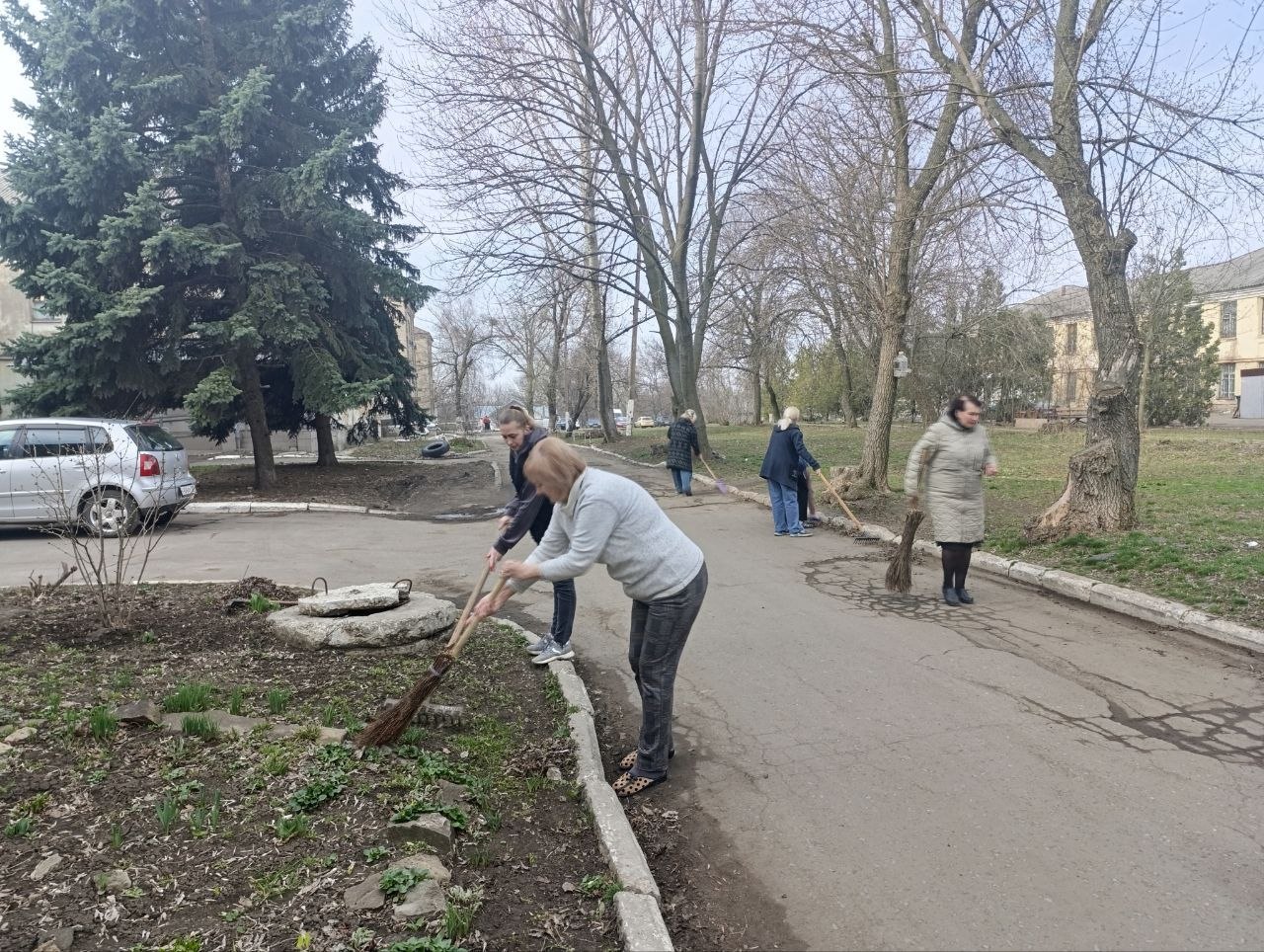 Сегодня, 26 марта в Червоногвардейском районе прошла активная работа по благоустройству прилегающих территорий, в которой приняли участие коллективы местных предприятий, учреждений и организаций в рамках партийного проекта... Сегодня, 26 марта в Червоногвардейском районе прошла активная работа по благоустройству прилегающих территорий, в которой приняли участие коллективы местных предприятий, учреждений и организаций в рамках партийного проекта...