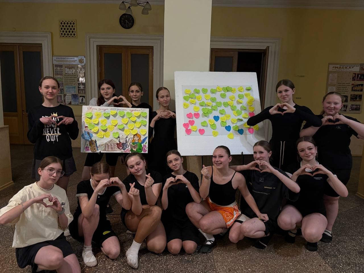 В Муниципальном бюджетном учреждении «Городской дворец культуры им. В. Г. Кирсановой», Дворец культуры «ЯКХЗ» в честь празднования Дня работника культуры, прошел поздравительный квилт «Гармония творчества» В Муниципальном бюджетном учреждении «Городской дворец культуры им. В. Г. Кирсановой», Дворец культуры «ЯКХЗ» в честь празднования Дня работника культуры, прошел поздравительный квилт «Гармония творчества»