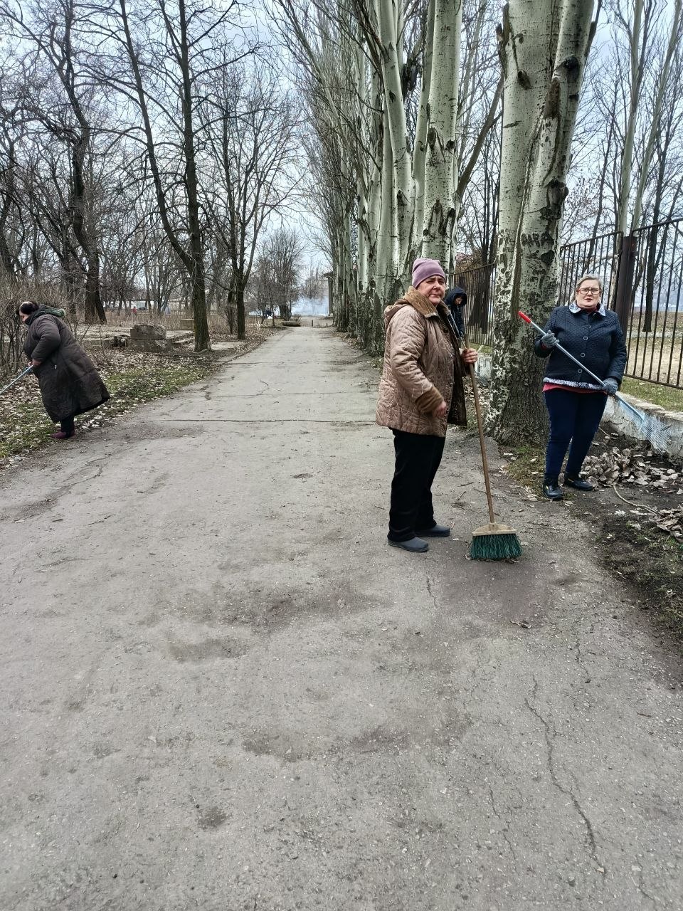 Сегодня, 26 марта в Червоногвардейском районе прошла активная работа по благоустройству прилегающих территорий, в которой приняли участие коллективы местных предприятий, учреждений и организаций в рамках партийного проекта... Сегодня, 26 марта в Червоногвардейском районе прошла активная работа по благоустройству прилегающих территорий, в которой приняли участие коллективы местных предприятий, учреждений и организаций в рамках партийного проекта...