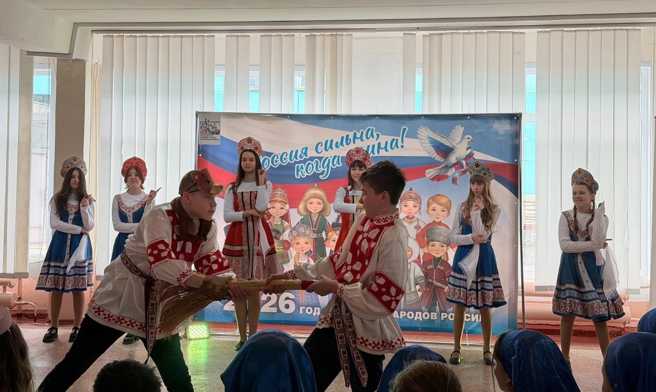 26 марта в ГБОУ «СШ № 34 Г.О. МАКЕЕВКА» состоялся яркий фестиваль «Россия – мозаика культур», посвященный Году единства народов России