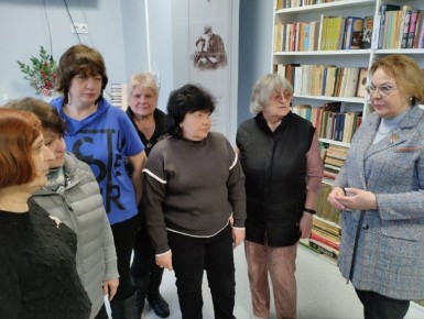 Сегодня, 27 марта, депутат Макеевского городского совета Татьяна Репунова провела встречу с коллективом Центрально-Городской библиотеки