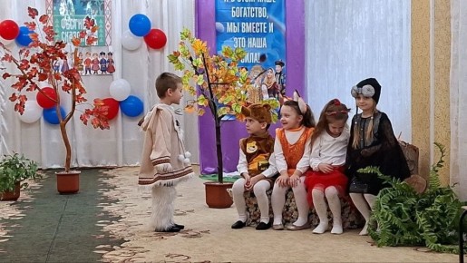В детском саду № 117 города Макеевки Донецкой Народной Республики в рамках Года единства народов России успешно прошла "Неделя театра"