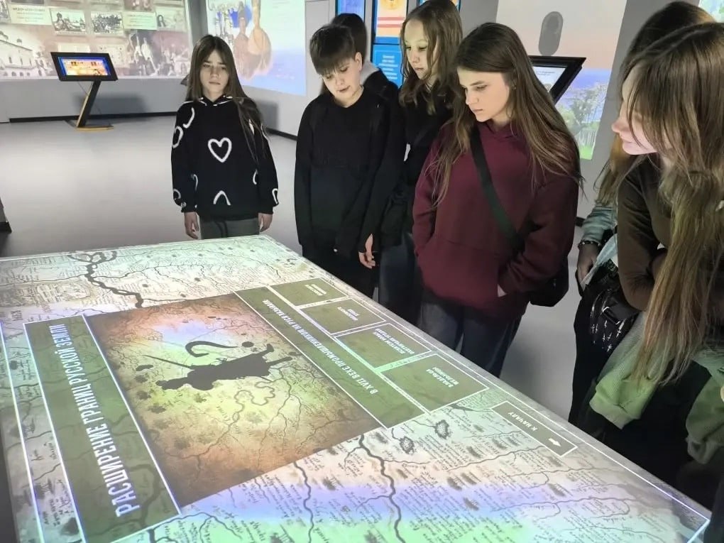 Юные макеевчане совершили познавательную поездку в рамках каникулярной программы Юные макеевчане совершили познавательную поездку в рамках каникулярной программы