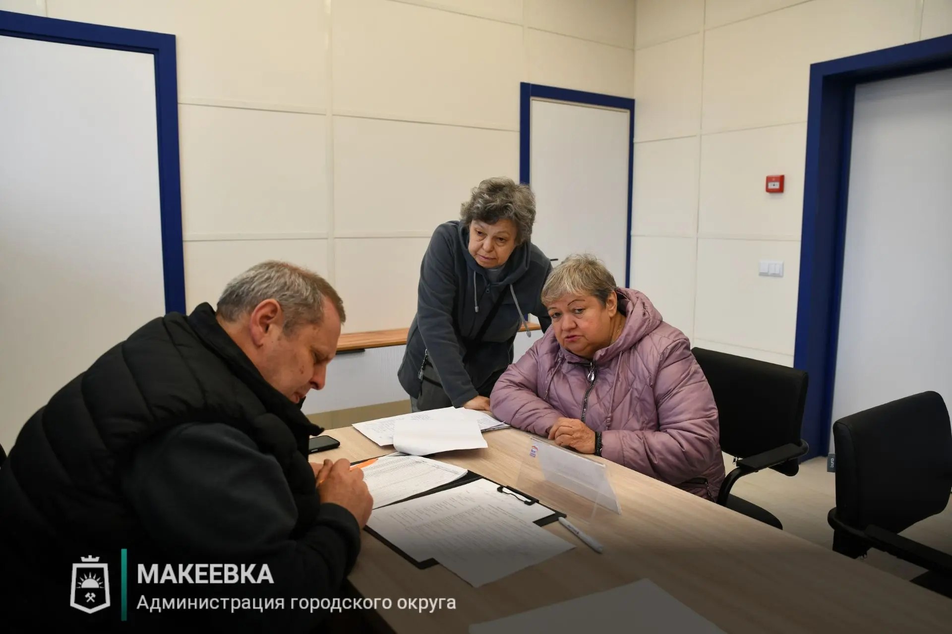 В Макеевке прошёл приём граждан в общественной приёмной партии Единой России В Макеевке прошёл приём граждан в общественной приёмной партии Единой России