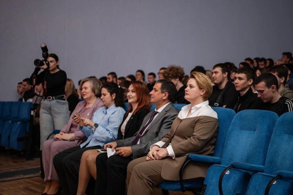 В ДОННАСА — филиале НИУ МГСУ состоялось торжественное открытие Форума молодежных сообществ, приуроченного к Году народного единства в Российской Федерации В ДОННАСА — филиале НИУ МГСУ состоялось торжественное открытие Форума молодежных сообществ, приуроченного к Году народного единства в Российской Федерации