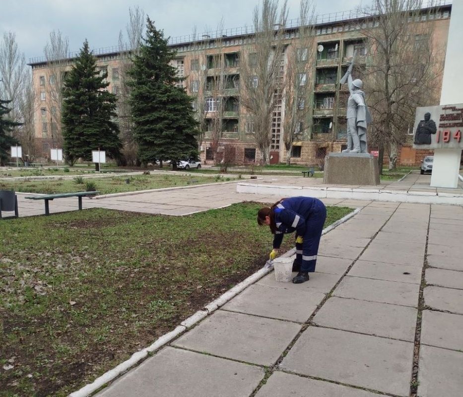 2 апреля, в рамках мероприятий по благоустройству в весенне-летний период и акции «Чистый четверг» сотрудниками Филиала № 3 «Макеевский металлургический завод» ООО «ЮЖНЫЙ ГОРНО-МЕТАЛЛУРГИЧЕСКИЙ КОМПЛЕКС ДОНЕЦК» продолжены... 2 апреля, в рамках мероприятий по благоустройству в весенне-летний период и акции «Чистый четверг» сотрудниками Филиала № 3 «Макеевский металлургический завод» ООО «ЮЖНЫЙ ГОРНО-МЕТАЛЛУРГИЧЕСКИЙ КОМПЛЕКС ДОНЕЦК» продолжены...