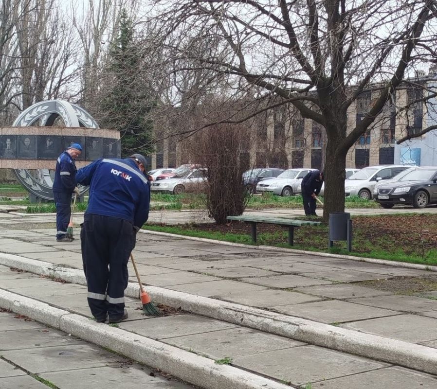 2 апреля, в рамках мероприятий по благоустройству в весенне-летний период и акции «Чистый четверг» сотрудниками Филиала № 3 «Макеевский металлургический завод» ООО «ЮЖНЫЙ ГОРНО-МЕТАЛЛУРГИЧЕСКИЙ КОМПЛЕКС ДОНЕЦК» продолжены... 2 апреля, в рамках мероприятий по благоустройству в весенне-летний период и акции «Чистый четверг» сотрудниками Филиала № 3 «Макеевский металлургический завод» ООО «ЮЖНЫЙ ГОРНО-МЕТАЛЛУРГИЧЕСКИЙ КОМПЛЕКС ДОНЕЦК» продолжены...
