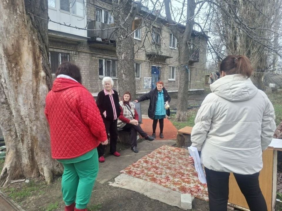 Сегодня, 2 апреля, спикер-активист Татьяна Синяговская провела встречу с жителями района на подведомственной территории по ул. Советская, 206 для выявления проблемных вопросов Сегодня, 2 апреля, спикер-активист Татьяна Синяговская провела встречу с жителями района на подведомственной территории по ул. Советская, 206 для выявления проблемных вопросов