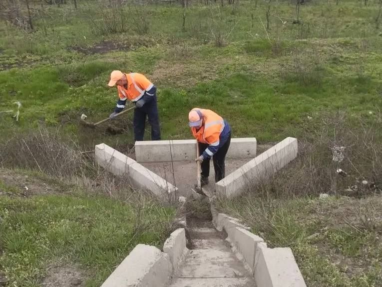 #СОДЕРЖАНИЕ_СВОД за сутки. Рассказываем, какие работы в рамках содержания выполнили за прошедшие сутки: на участке дороги Захаровка – Полевое установили новые дорожные знаки произвели уборку поваленных деревьев на дорогах: #СОДЕРЖАНИЕ_СВОД за сутки. Рассказываем, какие работы в рамках содержания выполнили за прошедшие сутки: на участке дороги Захаровка – Полевое установили новые дорожные знаки произвели уборку поваленных деревьев на дорогах: