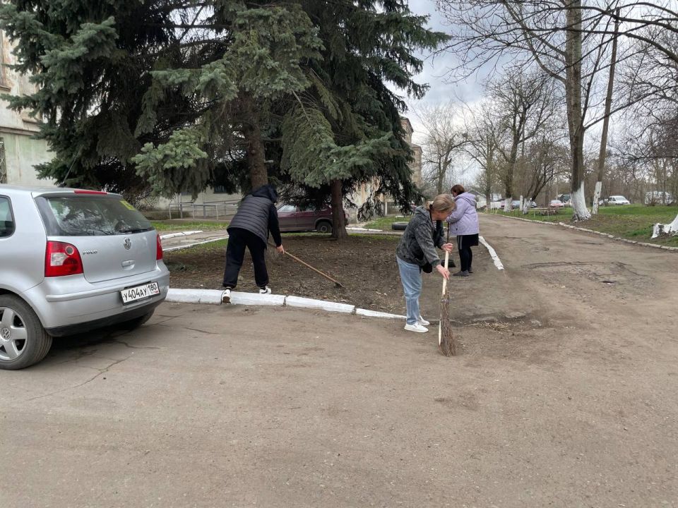 Сегодня, 2 апреля в Червоногвардейском районе прошла уборка прилегающих территорий в рамках партийного проекта «Донбасс — наш дом» партии «Единая Россия» Сегодня, 2 апреля в Червоногвардейском районе прошла уборка прилегающих территорий в рамках партийного проекта «Донбасс — наш дом» партии «Единая Россия»