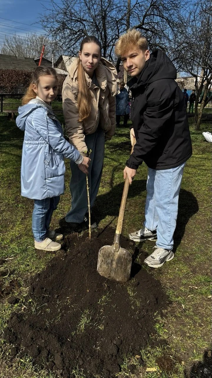 2 апреля 2026 года в ГБОУ "СШ № 11 Г.О. МАКЕЕВКА" состоялась Международная акция "Сад памяти", посвященная военнослужащим, павшим в ходе СВО 2 апреля 2026 года в ГБОУ "СШ № 11 Г.О. МАКЕЕВКА" состоялась Международная акция "Сад памяти", посвященная военнослужащим, павшим в ходе СВО