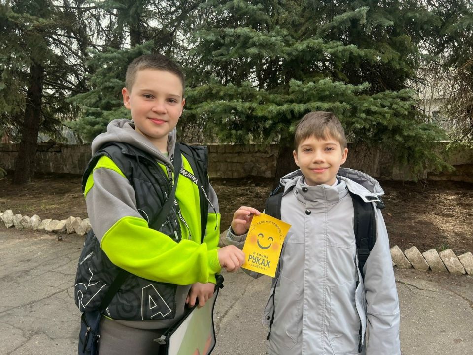 Доброта без границ!. Весенние каникулы в городском округе Макеевка - под знаком добра! Школьники присоединились к проекту «Добрая школа» и показали, что доброта не знает преград Что делали? Кормили животных, убирали... Доброта без границ!. Весенние каникулы в городском округе Макеевка - под знаком добра! Школьники присоединились к проекту «Добрая школа» и показали, что доброта не знает преград Что делали? Кормили животных, убирали...
