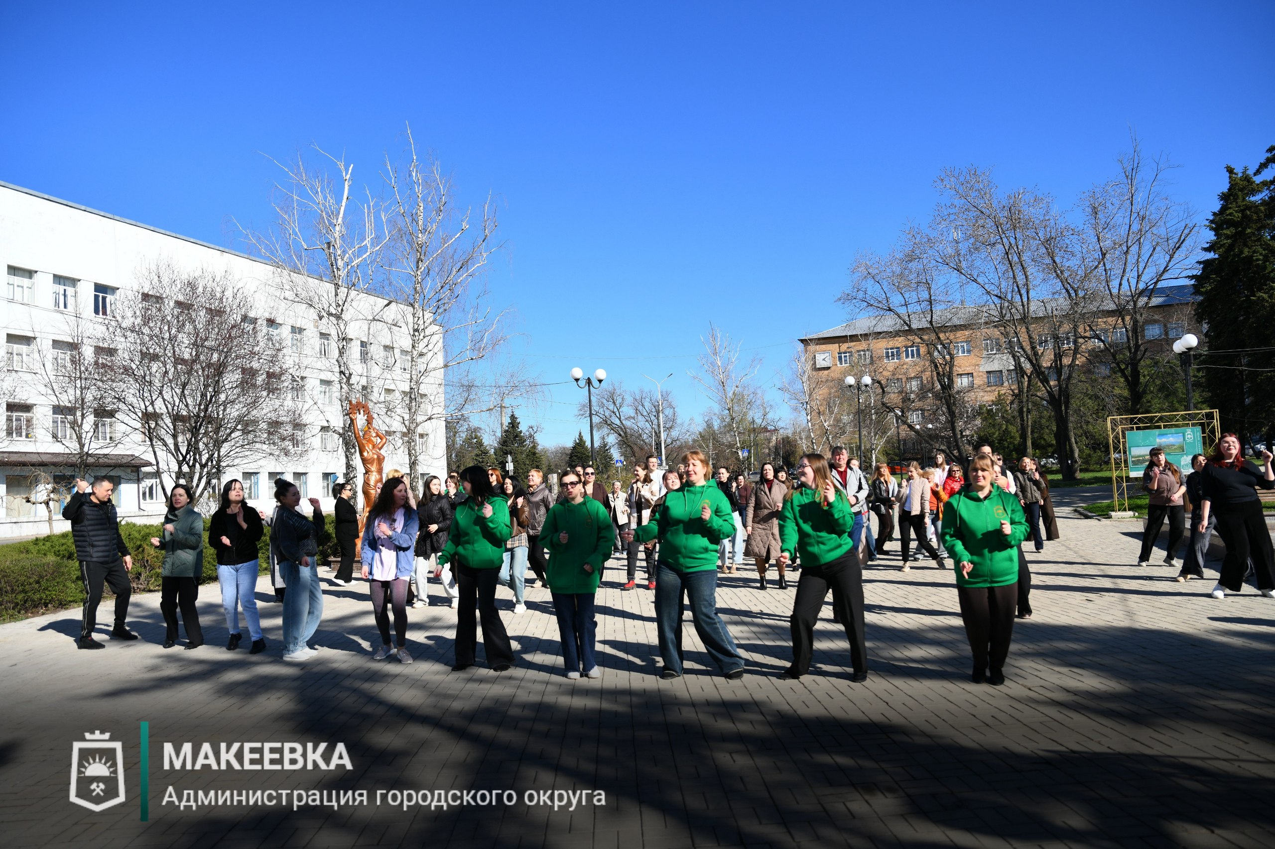 В Макеевке прошла зарядка на свежем воздухе В Макеевке прошла зарядка на свежем воздухе