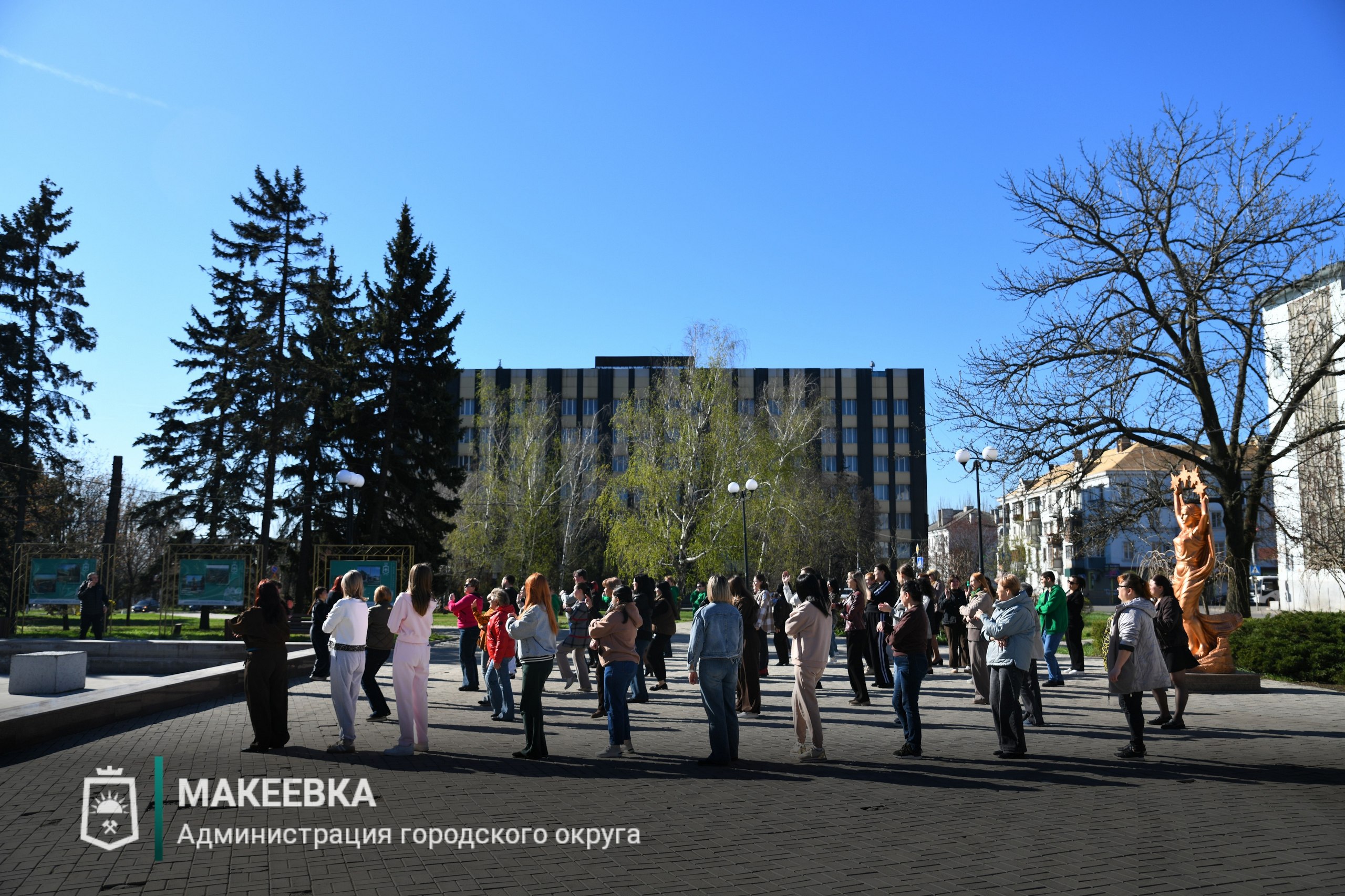 В Макеевке прошла зарядка на свежем воздухе В Макеевке прошла зарядка на свежем воздухе