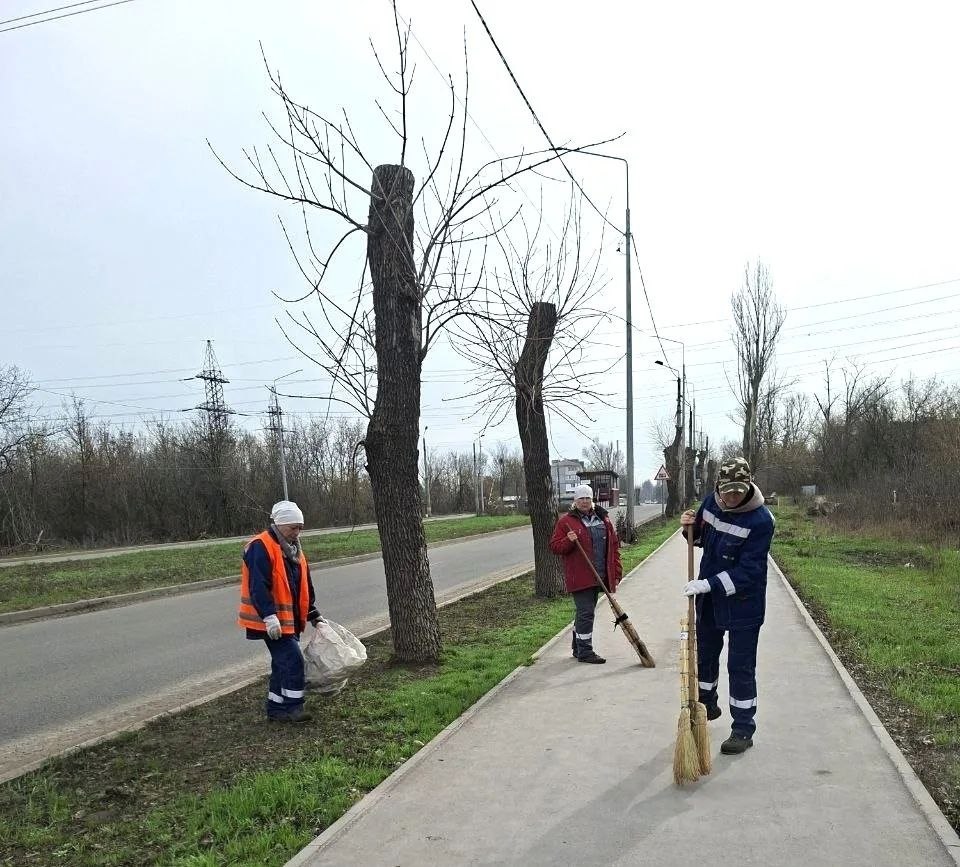 В субботу, 4 апреля, в рамках общегородского субботника, сотрудники Филиала № 5 «ЯСИНОВСКИЙ КОКСОХИМИЧЕСКИЙ ЗАВОД» ООО «ЮГМК ДОНЕЦК» вышли на уборку территории по ул. 50 лет образования СССР В субботу, 4 апреля, в рамках общегородского субботника, сотрудники Филиала № 5 «ЯСИНОВСКИЙ КОКСОХИМИЧЕСКИЙ ЗАВОД» ООО «ЮГМК ДОНЕЦК» вышли на уборку территории по ул. 50 лет образования СССР