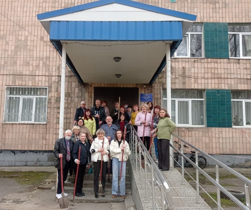 В рамках мероприятий по благоустройству в весенний период коллективами ГБОУ «Средняя школа № 7 городского округа Макеевка», Детская библиотека им. Л.И. Глебова № 15 МБУ «Централизованная библиотечная система г. Макеевки»... В рамках мероприятий по благоустройству в весенний период коллективами ГБОУ «Средняя школа № 7 городского округа Макеевка», Детская библиотека им. Л.И. Глебова № 15 МБУ «Централизованная библиотечная система г. Макеевки»...