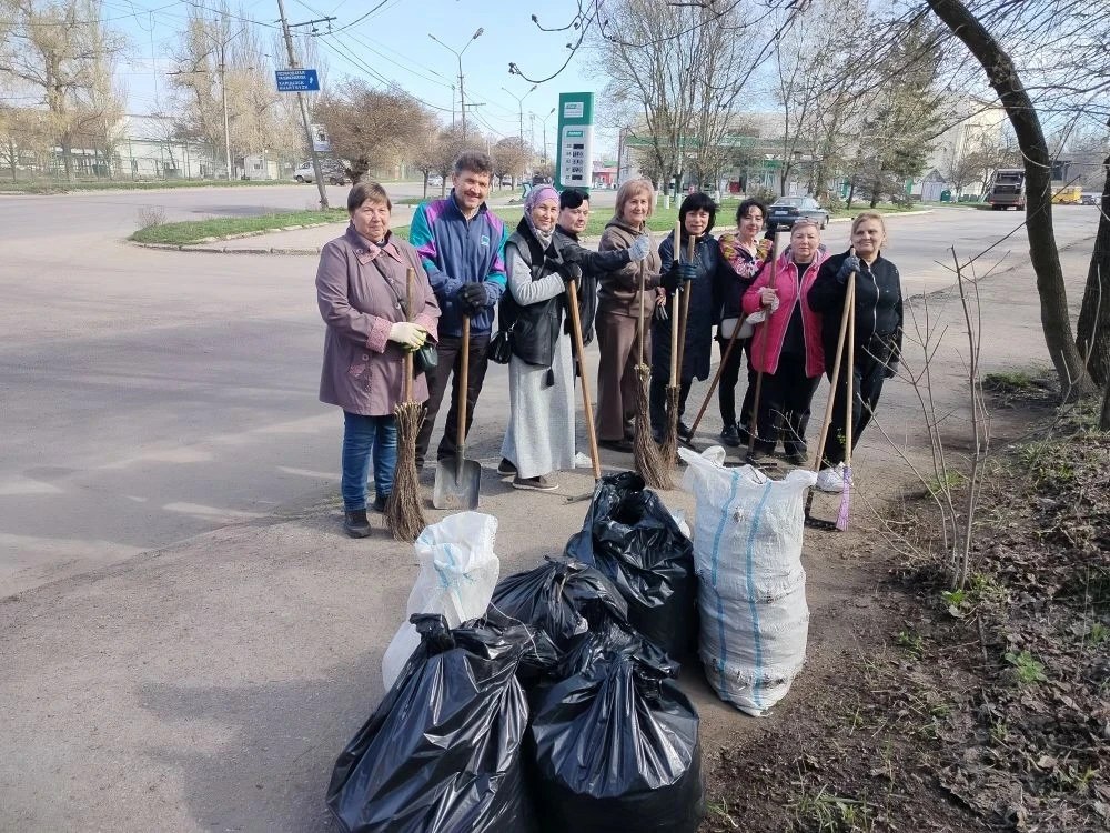 Чистота начинается с нас: Червоногвардейский район присоединился к акции «Зелёный Донбасс», с целью реализации партийного проекта "Городская среда" Чистота начинается с нас: Червоногвардейский район присоединился к акции «Зелёный Донбасс», с целью реализации партийного проекта "Городская среда"