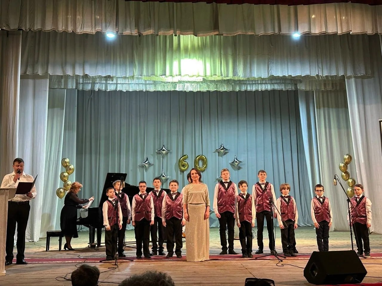 На сцене Дворца культуры им. Кирова прошел праздничный юбилейный концерт «Во имя жизни» На сцене Дворца культуры им. Кирова прошел праздничный юбилейный концерт «Во имя жизни»