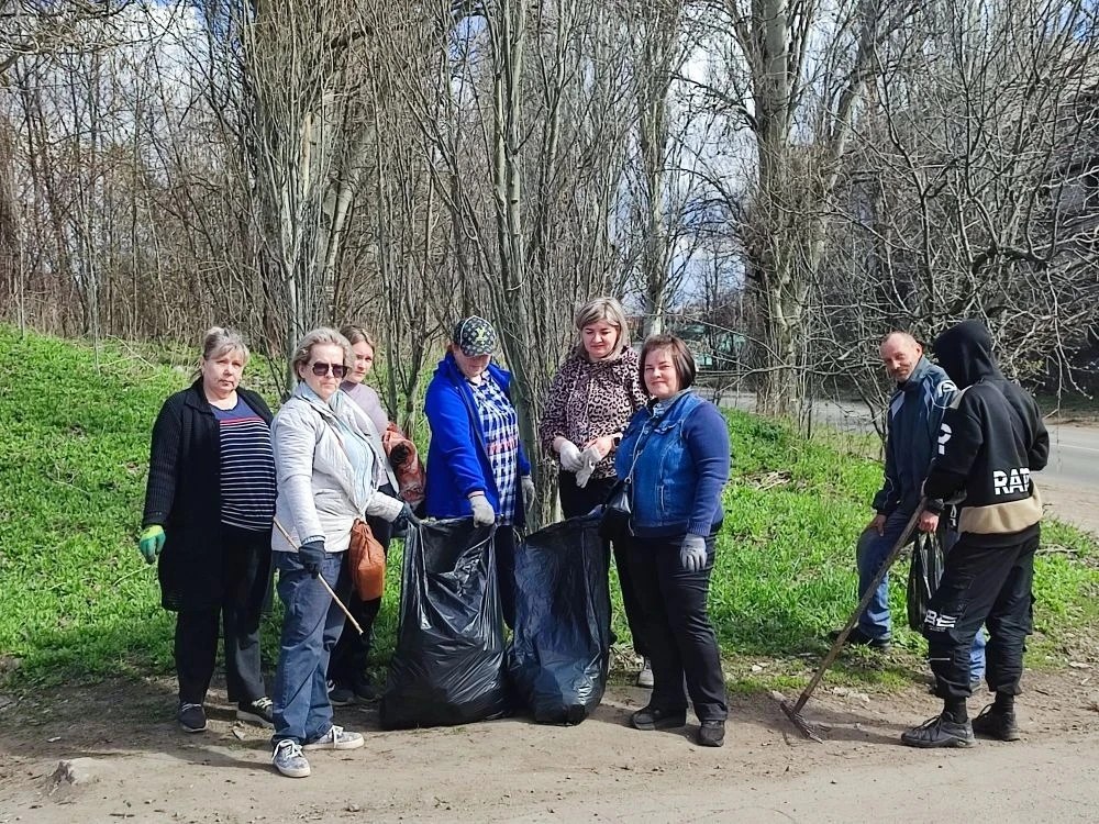 Чистота начинается с нас: Червоногвардейский район присоединился к акции «Зелёный Донбасс», с целью реализации партийного проекта "Городская среда" Чистота начинается с нас: Червоногвардейский район присоединился к акции «Зелёный Донбасс», с целью реализации партийного проекта "Городская среда"