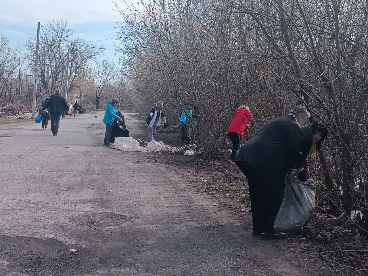 Чистота начинается с нас: Червоногвардейский район присоединился к акции «Зелёный Донбасс», с целью реализации партийного проекта "Городская среда" Чистота начинается с нас: Червоногвардейский район присоединился к акции «Зелёный Донбасс», с целью реализации партийного проекта "Городская среда"