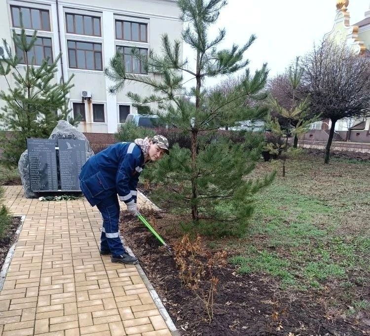 В субботу, 4 апреля, в рамках общегородского субботника, сотрудники Филиала № 5 «ЯСИНОВСКИЙ КОКСОХИМИЧЕСКИЙ ЗАВОД» ООО «ЮГМК ДОНЕЦК» вышли на уборку территории по ул. 50 лет образования СССР В субботу, 4 апреля, в рамках общегородского субботника, сотрудники Филиала № 5 «ЯСИНОВСКИЙ КОКСОХИМИЧЕСКИЙ ЗАВОД» ООО «ЮГМК ДОНЕЦК» вышли на уборку территории по ул. 50 лет образования СССР