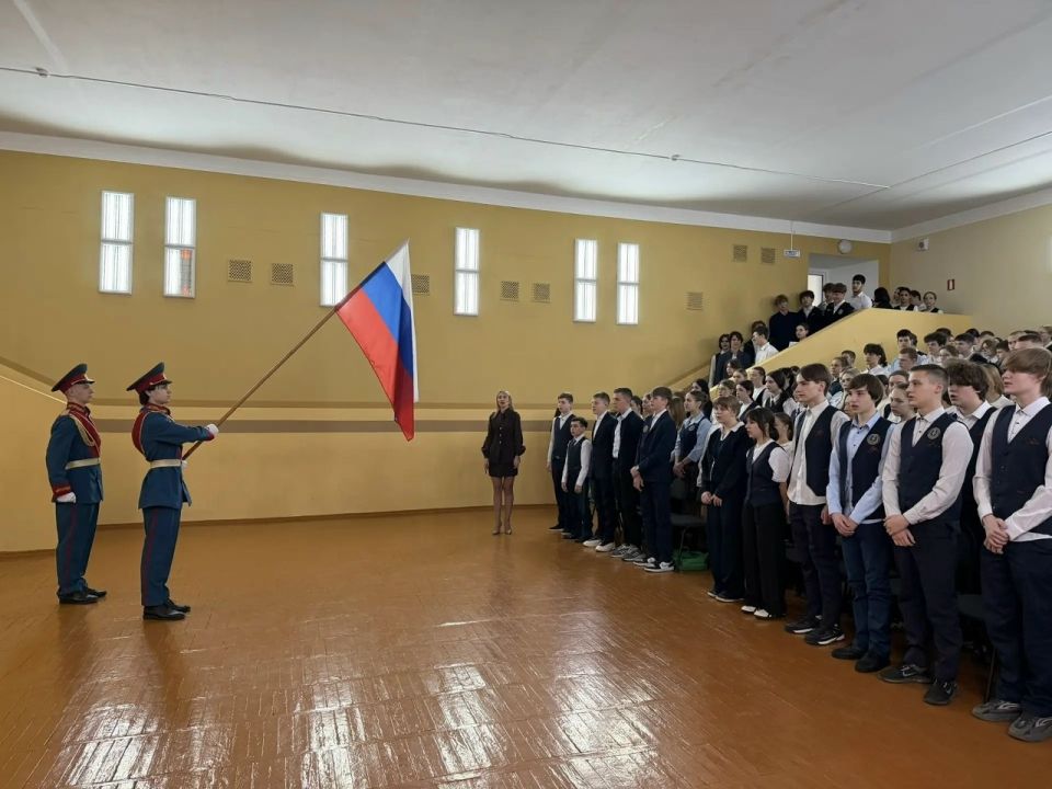 Открытие школьной недели в общеобразовательных организациях городского округа Макеевка Открытие школьной недели в общеобразовательных организациях городского округа Макеевка