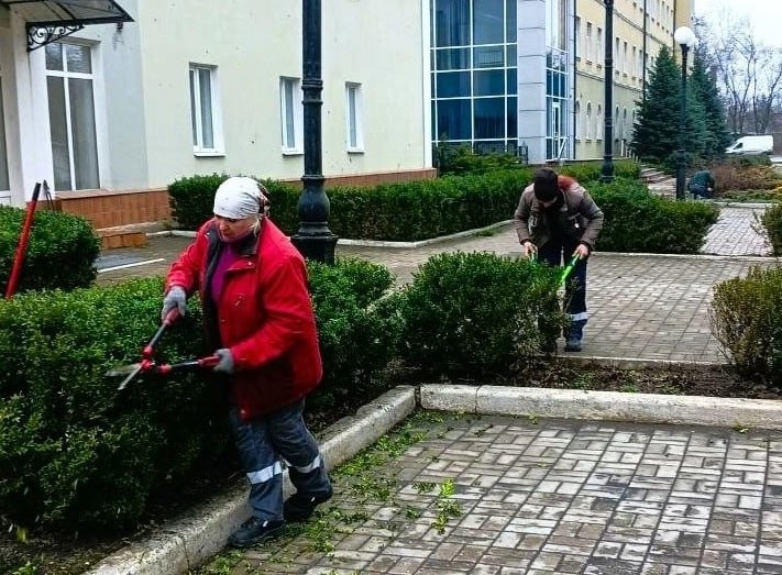 В субботу, 4 апреля, в рамках общегородского субботника, сотрудники Филиала № 5 «ЯСИНОВСКИЙ КОКСОХИМИЧЕСКИЙ ЗАВОД» ООО «ЮГМК ДОНЕЦК» вышли на уборку территории по ул. 50 лет образования СССР В субботу, 4 апреля, в рамках общегородского субботника, сотрудники Филиала № 5 «ЯСИНОВСКИЙ КОКСОХИМИЧЕСКИЙ ЗАВОД» ООО «ЮГМК ДОНЕЦК» вышли на уборку территории по ул. 50 лет образования СССР