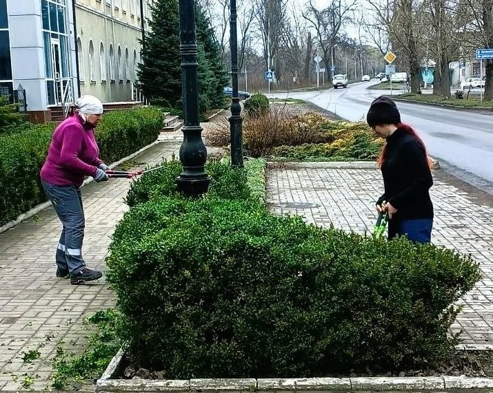 В субботу, 4 апреля, в рамках общегородского субботника, сотрудники Филиала № 5 «ЯСИНОВСКИЙ КОКСОХИМИЧЕСКИЙ ЗАВОД» ООО «ЮГМК ДОНЕЦК» вышли на уборку территории по ул. 50 лет образования СССР В субботу, 4 апреля, в рамках общегородского субботника, сотрудники Филиала № 5 «ЯСИНОВСКИЙ КОКСОХИМИЧЕСКИЙ ЗАВОД» ООО «ЮГМК ДОНЕЦК» вышли на уборку территории по ул. 50 лет образования СССР