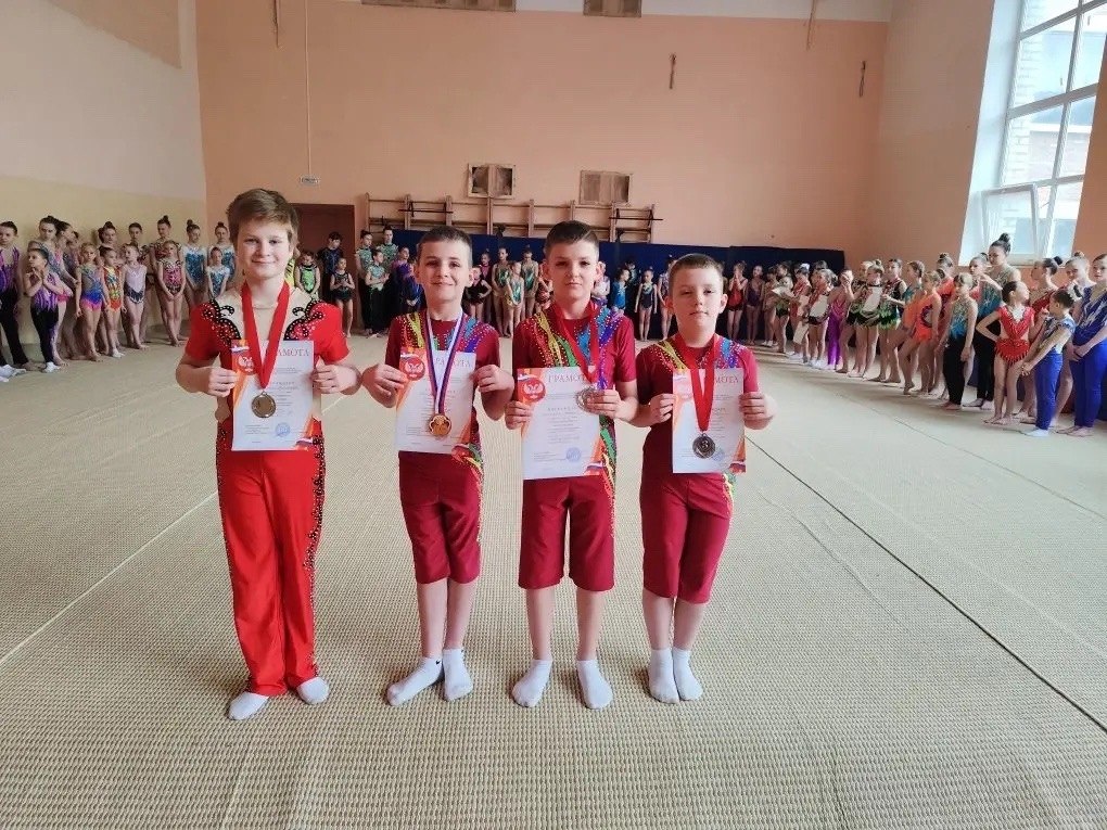 4 апреля завершились соревнования по спортивной акробатике «Открытый Чемпионат городского округа Макеевка, посвященный Дню космонавтики» 4 апреля завершились соревнования по спортивной акробатике «Открытый Чемпионат городского округа Макеевка, посвященный Дню космонавтики»