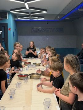 Учащиеся 1-А класса ГБОУ "ЛИЦЕЙ № 1 Г.О. МАКЕЕВКА" побывали в игровой комнате, где приняли участие в детском кулинарном мастер-классе