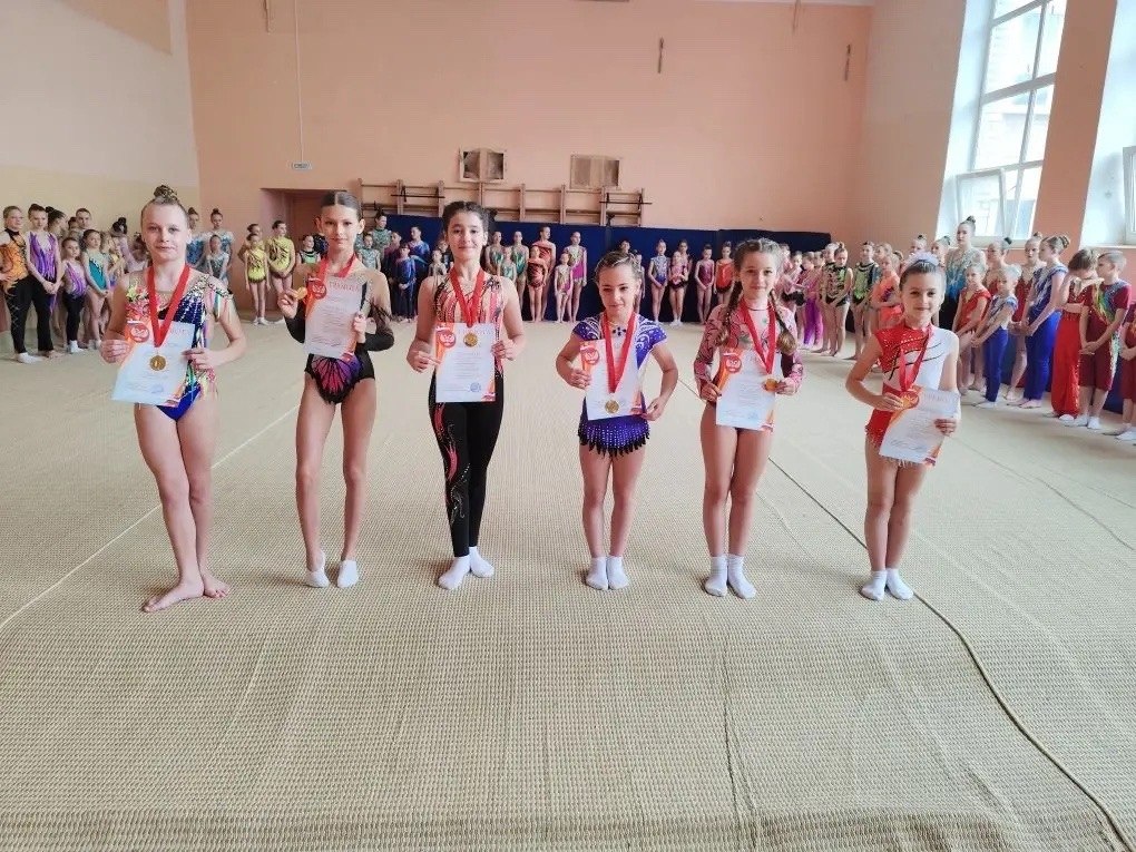 4 апреля завершились соревнования по спортивной акробатике «Открытый Чемпионат городского округа Макеевка, посвященный Дню космонавтики» 4 апреля завершились соревнования по спортивной акробатике «Открытый Чемпионат городского округа Макеевка, посвященный Дню космонавтики»