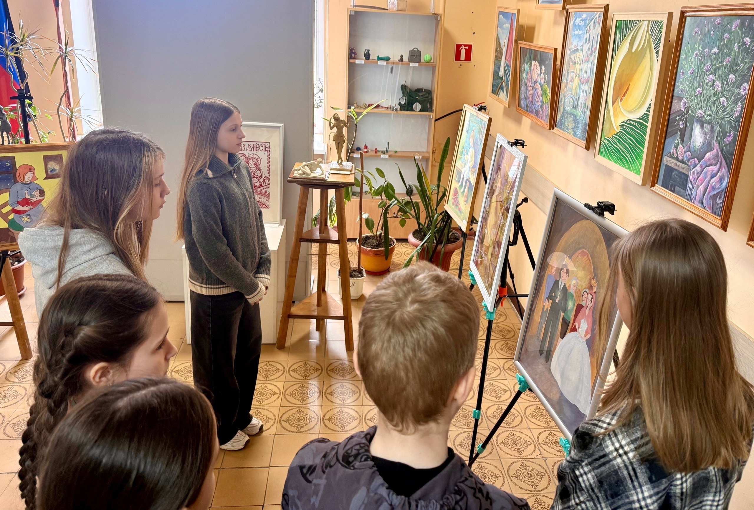 В Детской художественной школе городского округа Макеевка открылась выставка ко Дню беременных В Детской художественной школе городского округа Макеевка открылась выставка ко Дню беременных