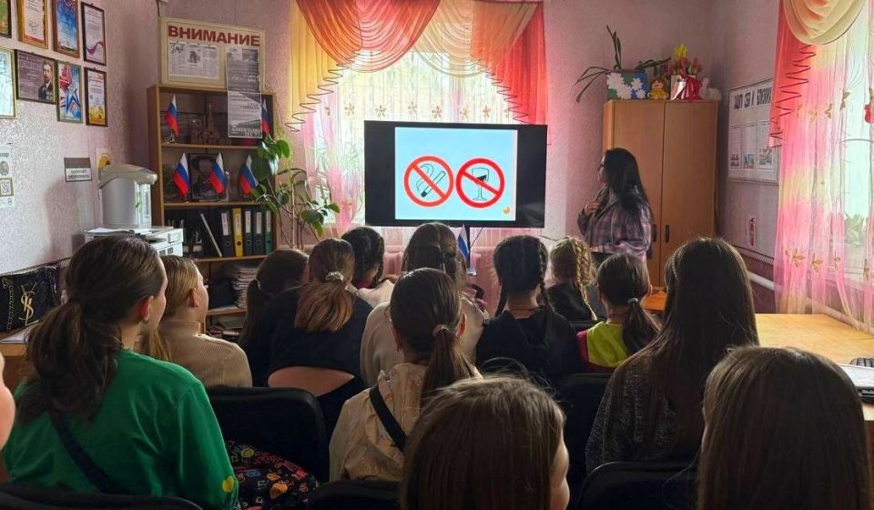 В рамках Всемирного дня здоровья 7 апреля в МБУ «КЛУБ ПГТ ГРУЗСКО-ЗОРЯНСКОЕ Г.О.МАКЕЕВКА» прошла тематическая программа «Сильной стране – здоровая молодежь» с целью пропаганды здоровья, как главной ценности человеческой жизни В рамках Всемирного дня здоровья 7 апреля в МБУ «КЛУБ ПГТ ГРУЗСКО-ЗОРЯНСКОЕ Г.О.МАКЕЕВКА» прошла тематическая программа «Сильной стране – здоровая молодежь» с целью пропаганды здоровья, как главной ценности человеческой жизни