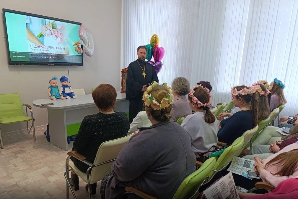 В Макеевке поздравили будущих мам с Днём беременных