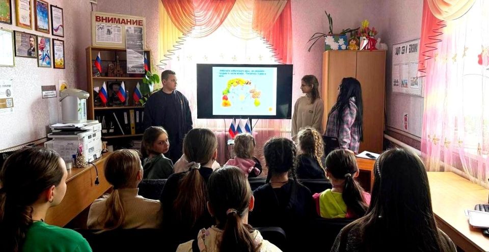 В рамках Всемирного дня здоровья 7 апреля в МБУ «КЛУБ ПГТ ГРУЗСКО-ЗОРЯНСКОЕ Г.О.МАКЕЕВКА» прошла тематическая программа «Сильной стране – здоровая молодежь» с целью пропаганды здоровья, как главной ценности человеческой жизни В рамках Всемирного дня здоровья 7 апреля в МБУ «КЛУБ ПГТ ГРУЗСКО-ЗОРЯНСКОЕ Г.О.МАКЕЕВКА» прошла тематическая программа «Сильной стране – здоровая молодежь» с целью пропаганды здоровья, как главной ценности человеческой жизни