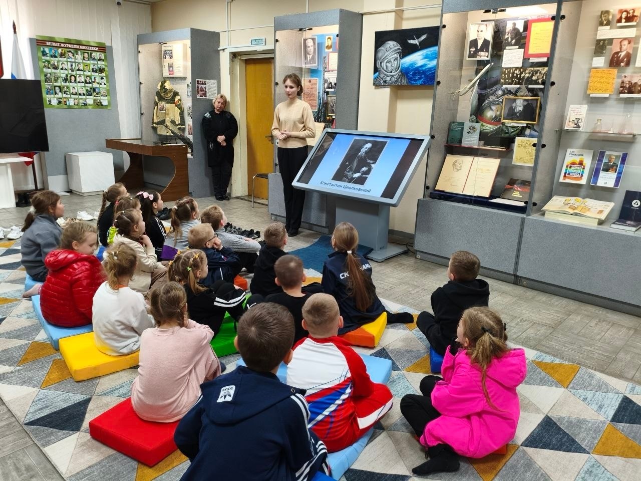 7 апреля для юных исследователей - первоклассников Макеевской школы № 5 - открылась настоящая космическая вселенная! В преддверии Дня космонавтики мы вместе отправились в увлекательное виртуальное путешествие по дорогам... 7 апреля для юных исследователей - первоклассников Макеевской школы № 5 - открылась настоящая космическая вселенная! В преддверии Дня космонавтики мы вместе отправились в увлекательное виртуальное путешествие по дорогам...