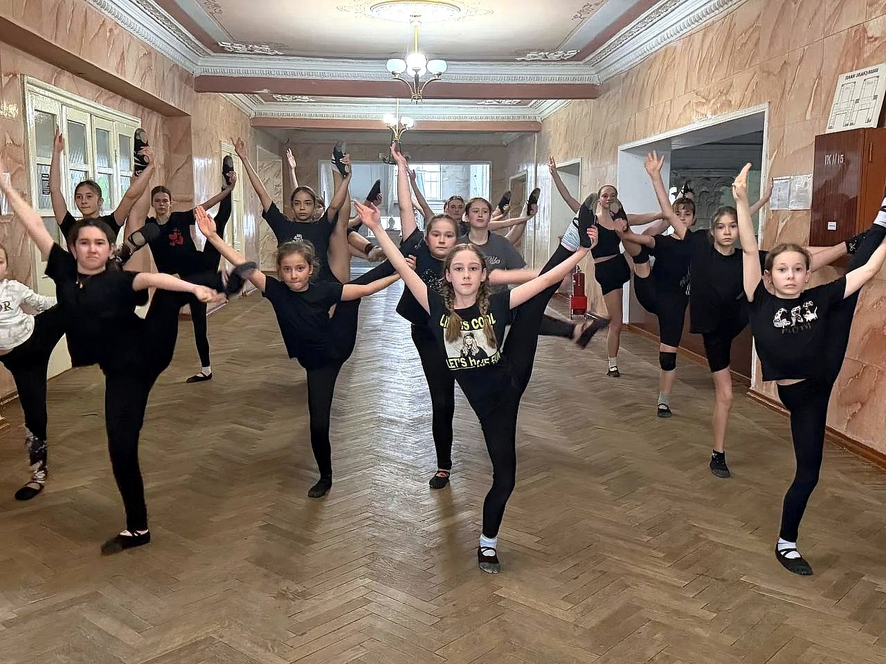 7 апреля — Всемирный день здоровья! «Лучший фитнес — это танцы!» — под таким девизом прошёл наш понедельник! 7 апреля — Всемирный день здоровья! «Лучший фитнес — это танцы!» — под таким девизом прошёл наш понедельник!