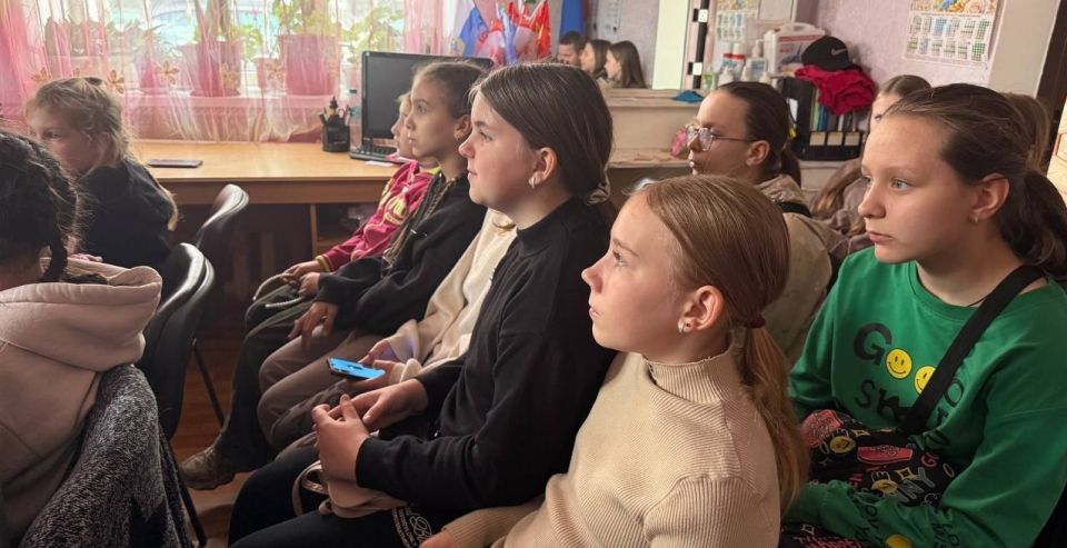 В рамках Всемирного дня здоровья 7 апреля в МБУ «КЛУБ ПГТ ГРУЗСКО-ЗОРЯНСКОЕ Г.О.МАКЕЕВКА» прошла тематическая программа «Сильной стране – здоровая молодежь» с целью пропаганды здоровья, как главной ценности человеческой жизни В рамках Всемирного дня здоровья 7 апреля в МБУ «КЛУБ ПГТ ГРУЗСКО-ЗОРЯНСКОЕ Г.О.МАКЕЕВКА» прошла тематическая программа «Сильной стране – здоровая молодежь» с целью пропаганды здоровья, как главной ценности человеческой жизни
