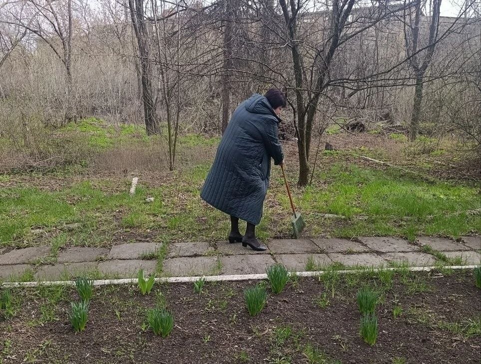 В рамках мероприятий по благоустройству в весенний период коллективами ГБУ «Городская стоматологическая поликлиника № 4 г. Макеевки» и Городского противотуберкулёзного диспансера г. Макеевки проведены субботники на... В рамках мероприятий по благоустройству в весенний период коллективами ГБУ «Городская стоматологическая поликлиника № 4 г. Макеевки» и Городского противотуберкулёзного диспансера г. Макеевки проведены субботники на...